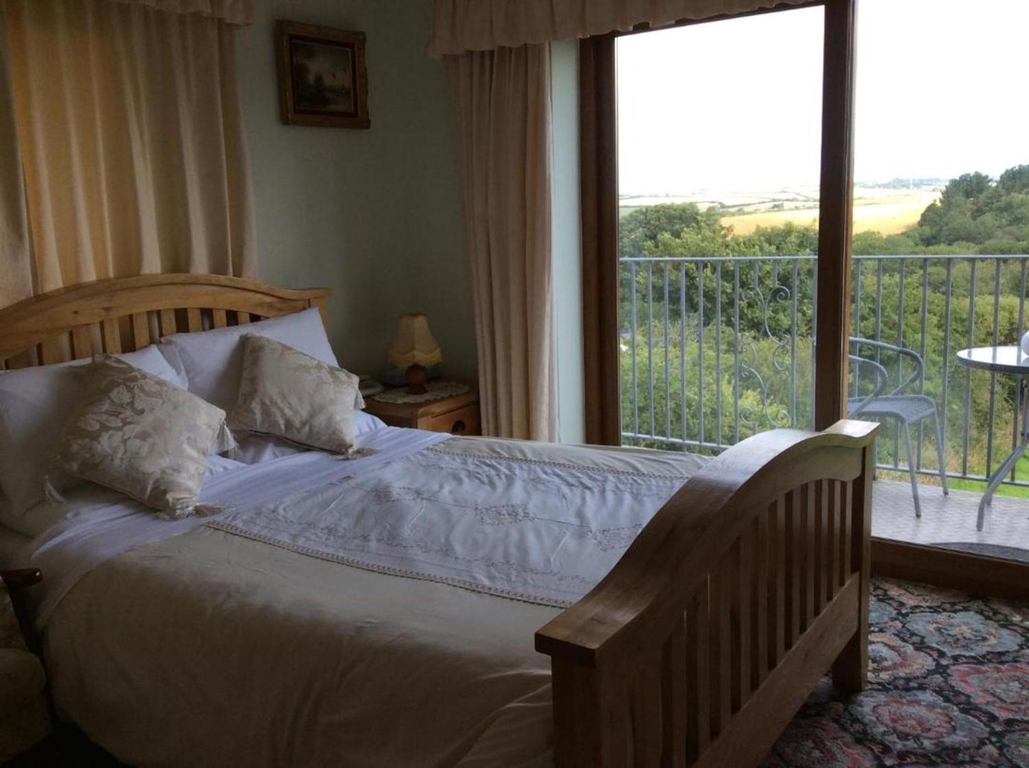 Room In Guest Room - Orchard Manor, Fore Street, Nr Труро Екстериор снимка